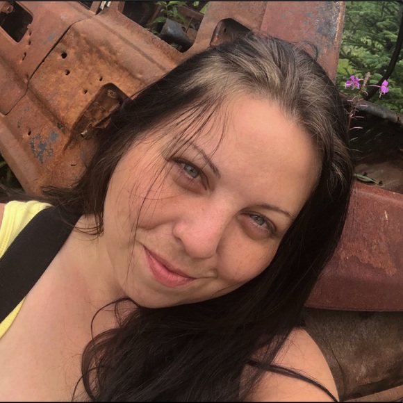 Meet your Posher, Cairine - Picture 5 of 5